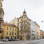 Old Town Royal With Giant Terrace Apartmán *
